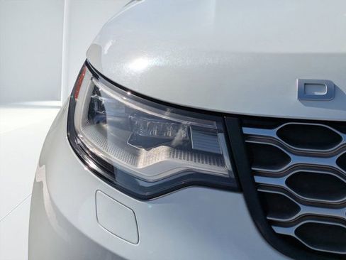 Used 2025 Land Rover Discovery S image 7