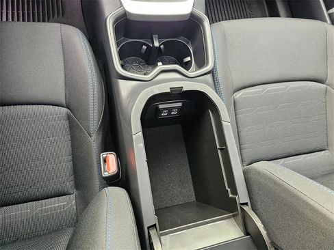 Used 2025 Toyota RAV4 SE image 31