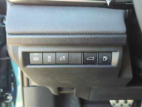 Used 2025 Toyota Camry SE FWD image 11