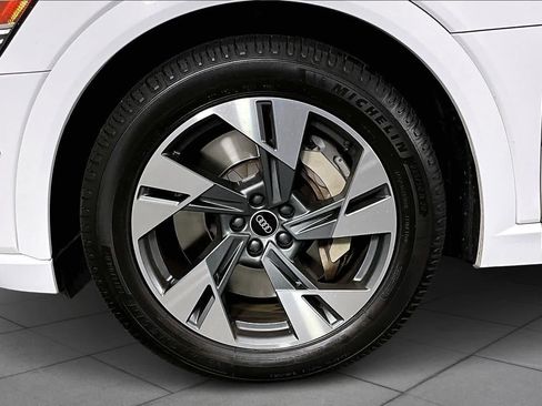Used 2021 Audi e-tron Premium image 10