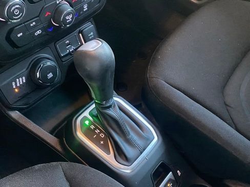 Used 2020 Jeep Renegade Latitude image 24