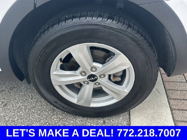 Used 2023 Kia Sorento LX FWD image 8