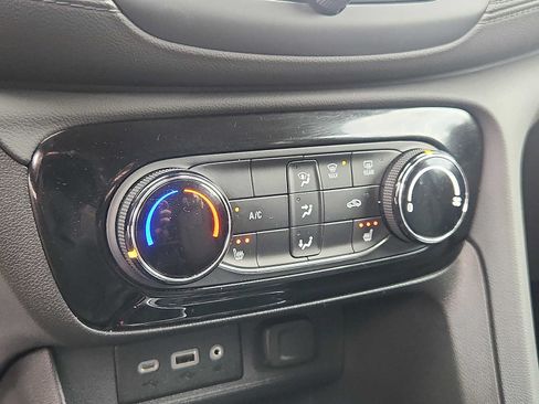 Used 2023 Buick Encore GX Preferred w/ Cold Weather Comfort Package AWD/4WD image 15
