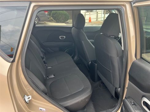 Used 2014 Kia Soul FWD image 16