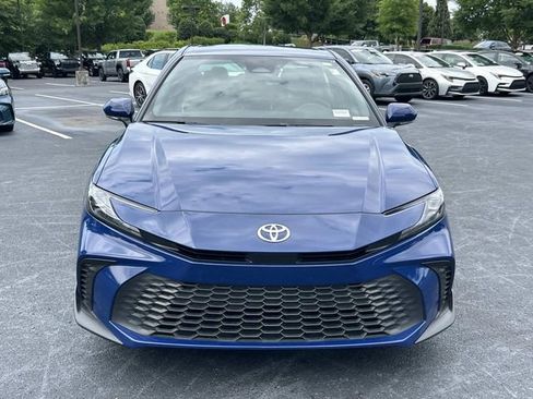 Used 2025 Toyota Camry SE w/ Convenience Package FWD image 9