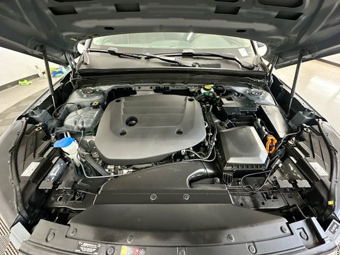 Used 2023 Volvo XC40 B5 Plus AWD/4WD image 36