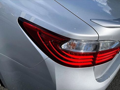 Used 2015 Lexus ES 300h image 29