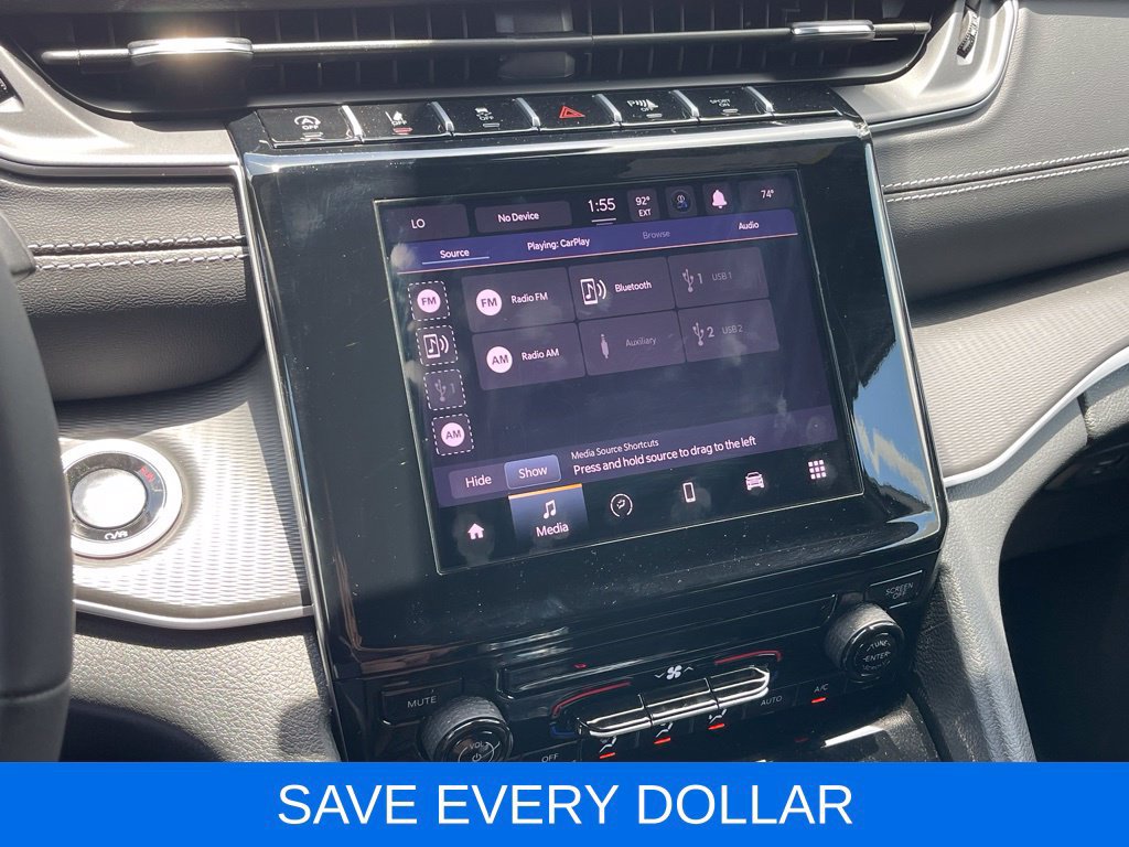 Used 2025 Jeep Grand Cherokee Laredo AWD/4WD image 9