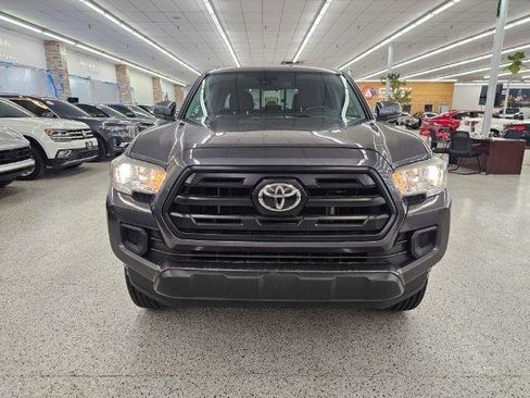Used 2019 Toyota Tacoma SR w/ SR Convenience Package image 2