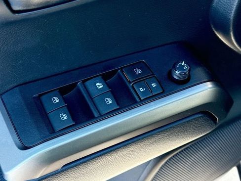 Used 2022 Toyota Tacoma SR5 w/ Technology Package image 18