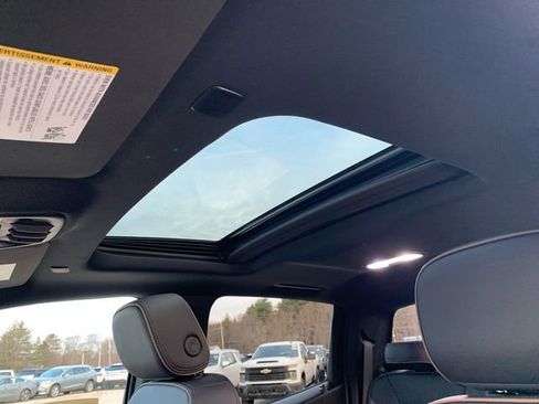 Certified 2024 GMC Canyon Denali w/ LPO, Denali Black Edition image 28