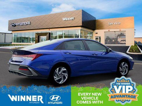 New 2025 Hyundai Elantra SEL image 9