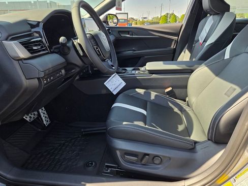 New 2026 Toyota Camry SE FWD image 4