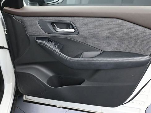 Used 2023 Nissan Rogue SV image 32