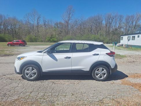Used 2020 Nissan Kicks S image 5