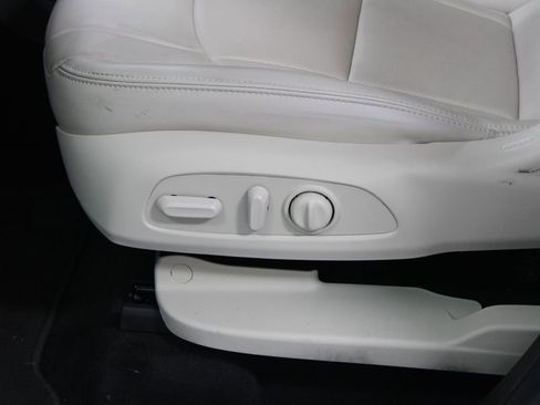 Used 2024 Buick Enclave Essence w/ Technology Package image 16