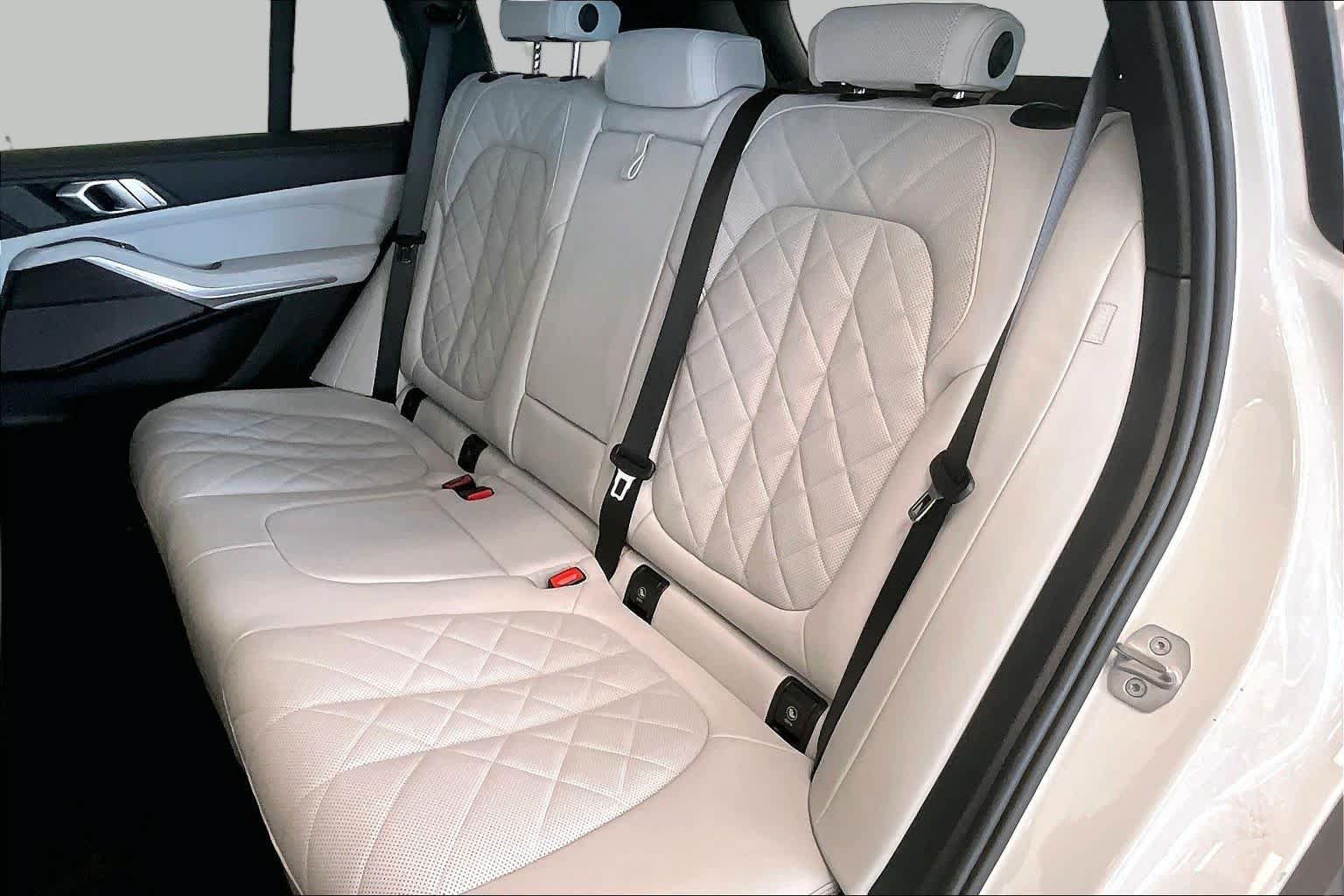 Used 2024 BMW X5 sDrive40i w/ Premium Package RWD image 18