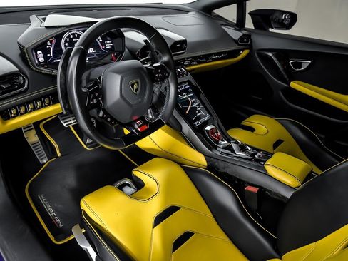 Used 2021 Lamborghini Huracan EVO RWD image 22