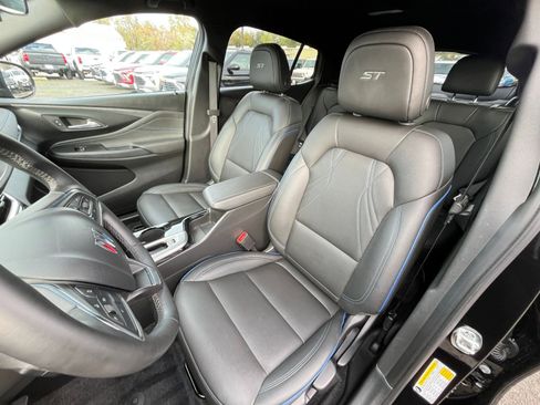 Used 2025 Buick Envista Sport Touring image 34