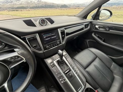 Used 2018 Porsche Macan AWD/4WD image 22