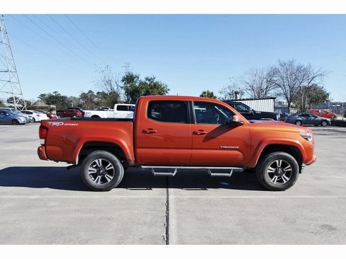 Used 2016 Toyota Tacoma SR5 image 5