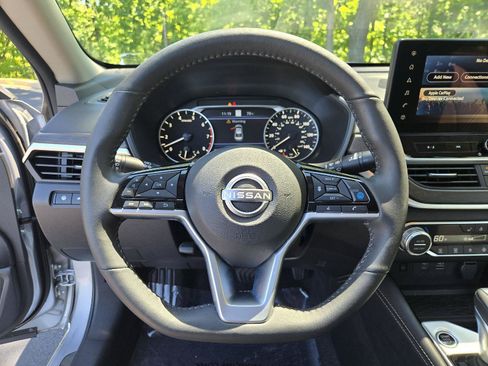 Used 2025 Nissan Altima 2.5 SL FWD image 16