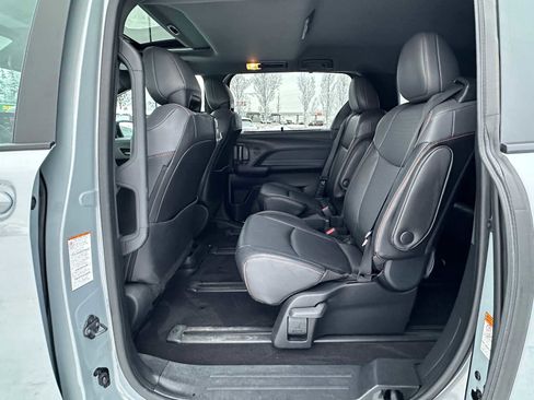 Used 2023 Toyota Sienna XSE image 17