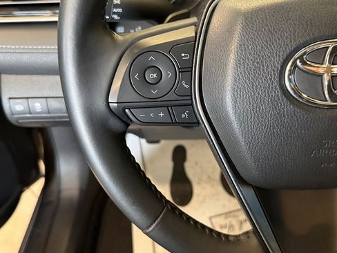 Used 2020 Toyota Camry SE w/ Convenience Package image 9