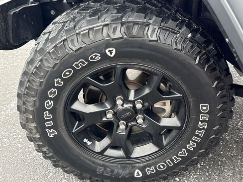 Used 2023 Jeep Wrangler Willys image 12