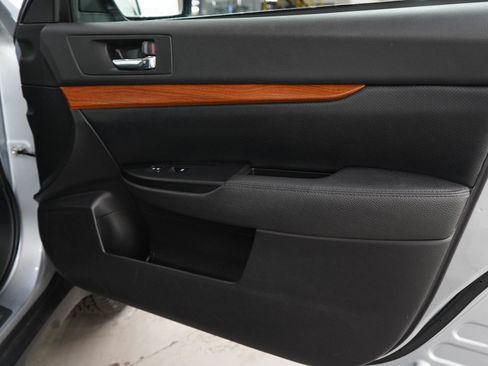 Used 2014 Subaru Outback 3.6R Limited AWD/4WD image 9