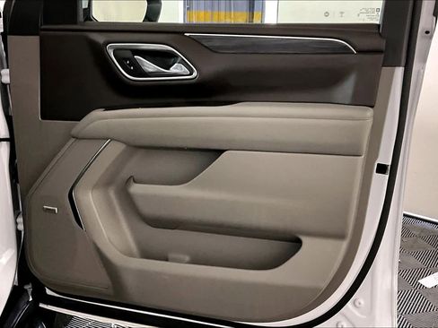 Used 2023 GMC Yukon XL SLT w/ SLT Premium Package image 21