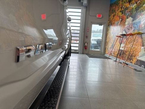 Used 2024 RAM 1500 Limited image 17