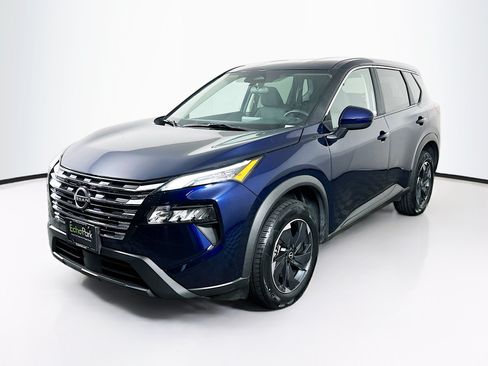 Used 2024 Nissan Rogue SV AWD/4WD image 3