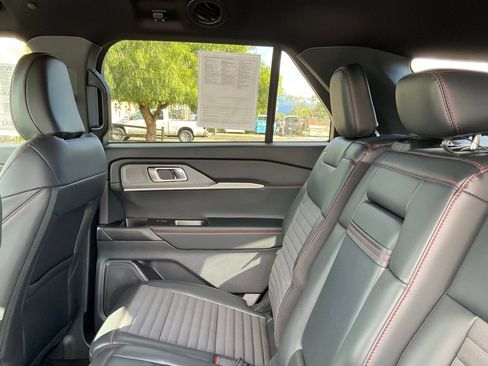 Used 2025 Ford Explorer ST-Line image 25