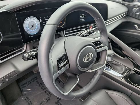 Certified 2026 Hyundai Elantra Limited FWD image 18