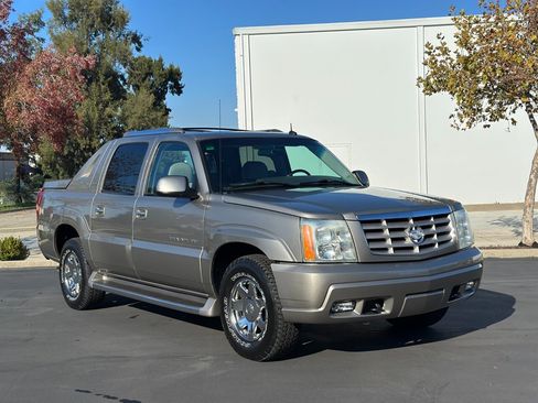 Used 2002 Cadillac Escalade EXT image 6