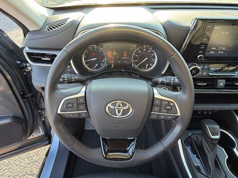 Used 2021 Toyota Highlander XLE image 27