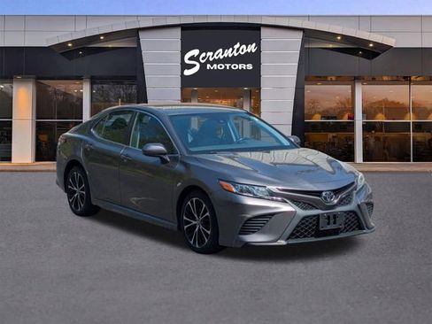 Used 2019 Toyota Camry SE w/ Carpet Mat Package FWD image 7