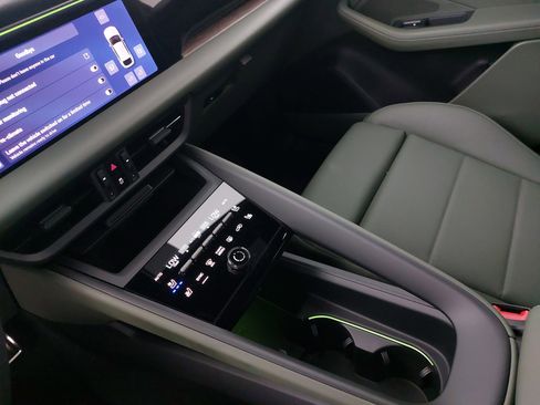 New 2026 Porsche Macan 4S Electric image 27