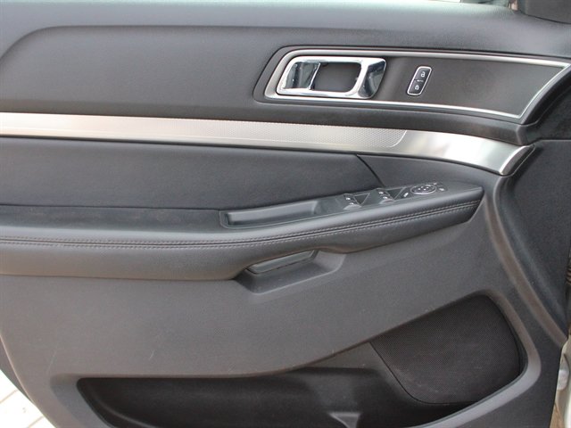 Used 2019 Ford Explorer XLT w/ Equipment Group 201A AWD/4WD image 10