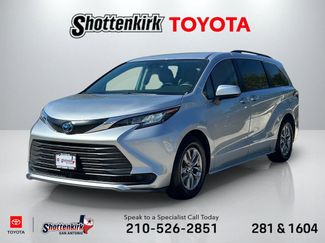 Used 2022 Toyota Sienna LE video 1