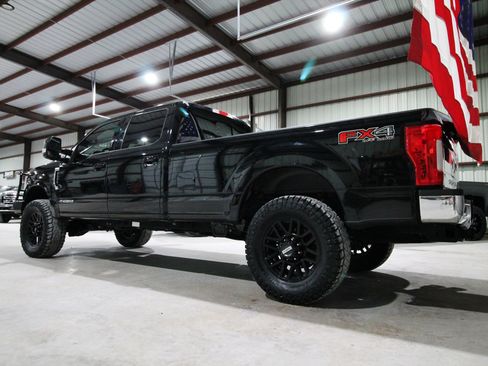 Used 2017 Ford F350 Lariat w/ Lariat Value Package AWD/4WD image 8