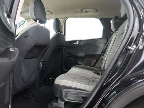 Used 2020 Ford Escape SE image 19