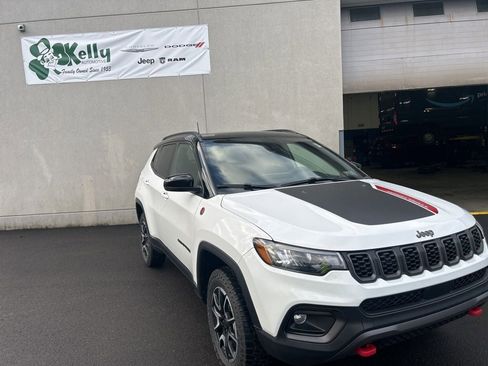 New 2026 Jeep Compass Trailhawk AWD/4WD image 9