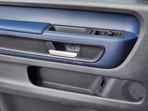 New 2025 Volkswagen ID. Buzz Pro S RWD image 4