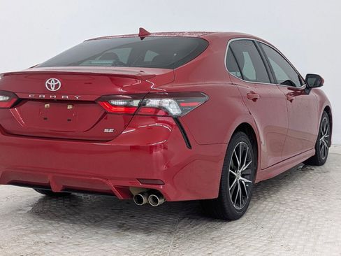 Used 2021 Toyota Camry SE image 9