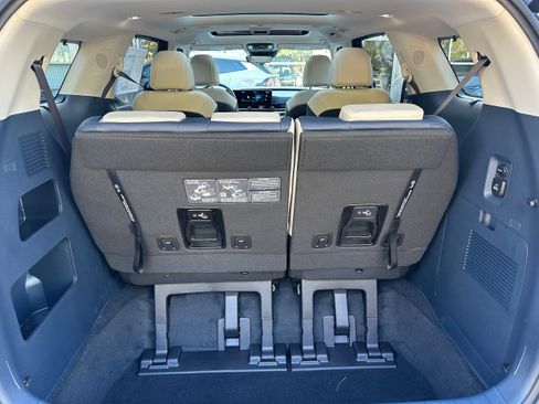 New 2026 Kia Carnival SX image 10