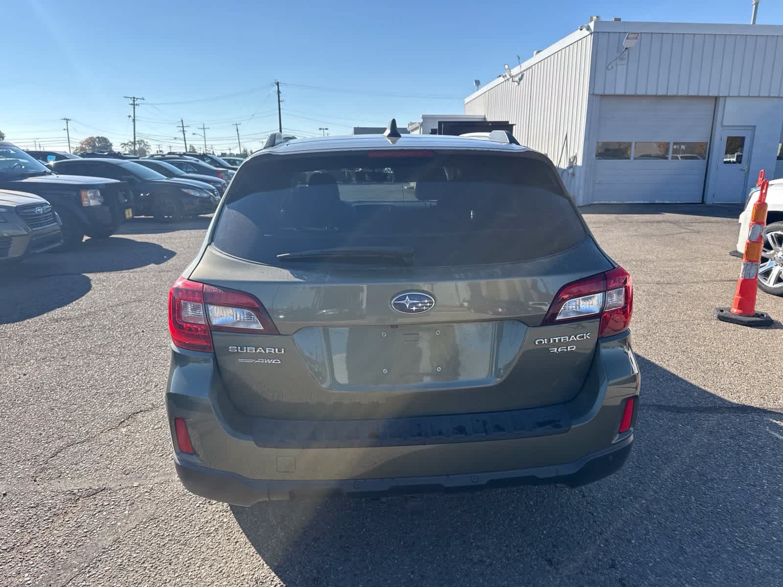 Used 2017 Subaru Outback 3.6R Touring AWD/4WD image 13