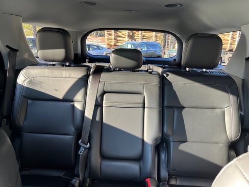 Used 2022 Ford Explorer XLT w/ Equipment Group 202A image 17