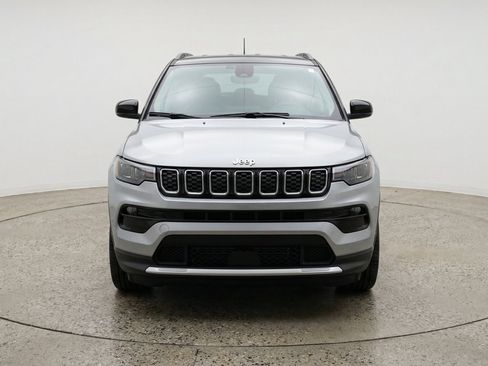 Used 2025 Jeep Compass Limited AWD/4WD image 2